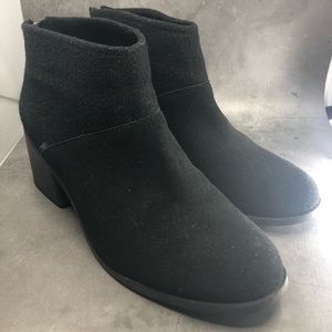 Toms ankle booties size 8.5 black